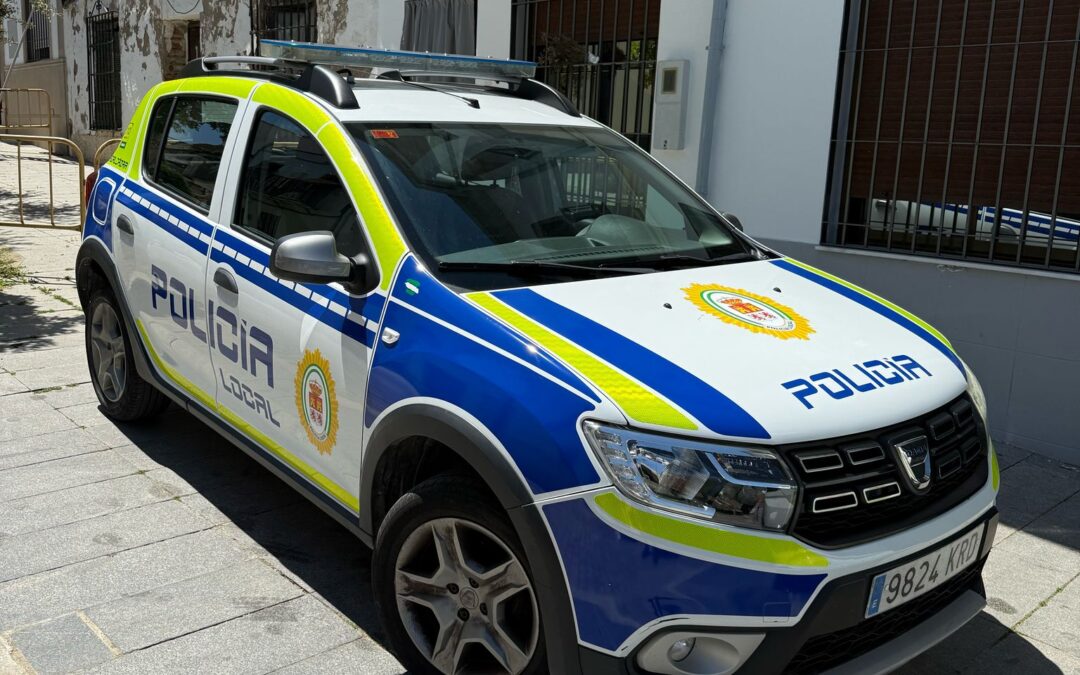 Guadalcázar renueva la imagen del coche de la Policía Local con nuevos vinilos